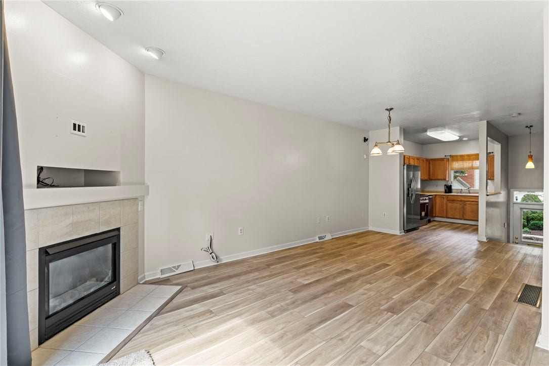 1728 Merriman Court, Pittsburgh, PA 15203 Living Room 1728 Merriman Crt