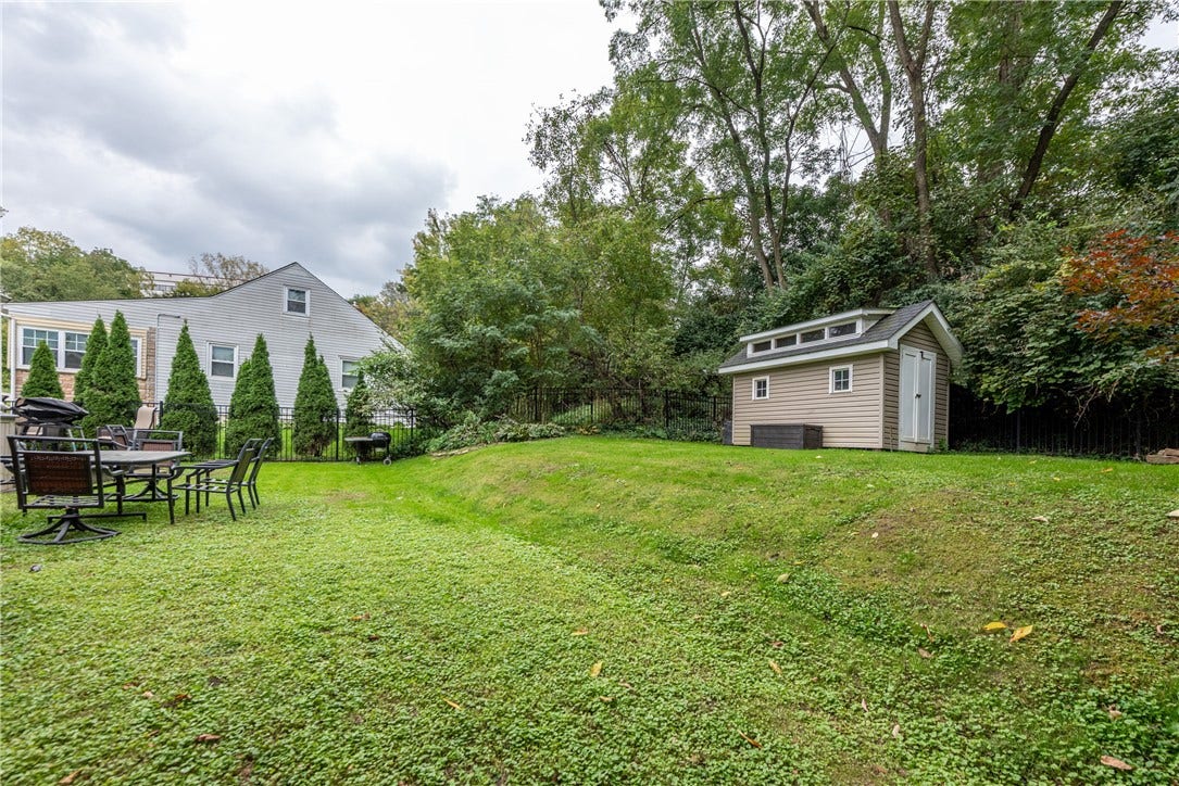 92 Adams Dr, Pittsburgh, PA 15241