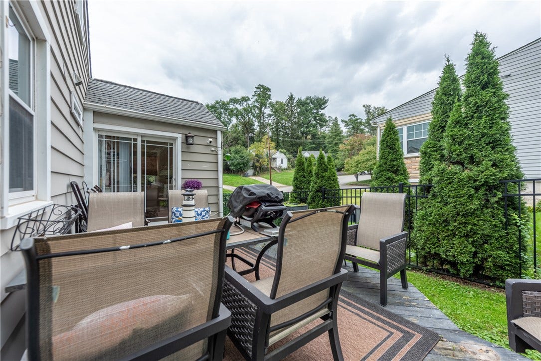 92 Adams Dr, Pittsburgh, PA 15241
