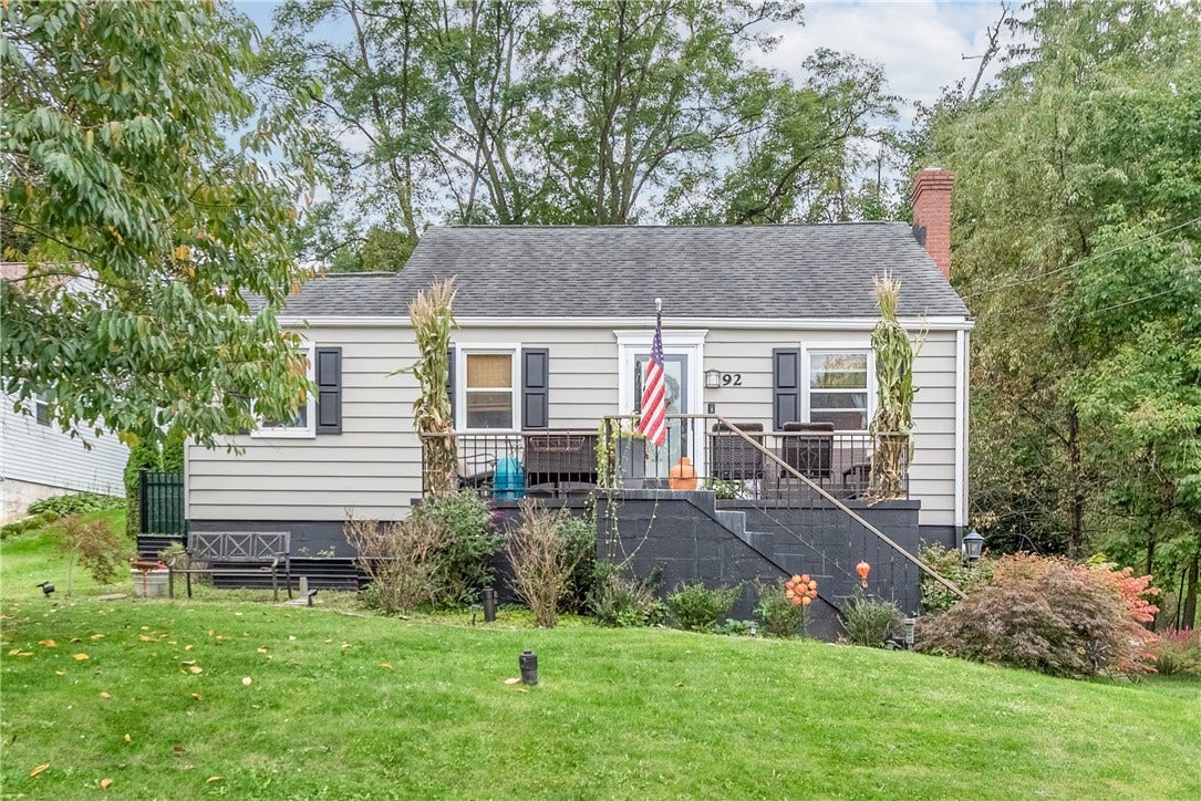 92 Adams Dr, Pittsburgh, PA 15241