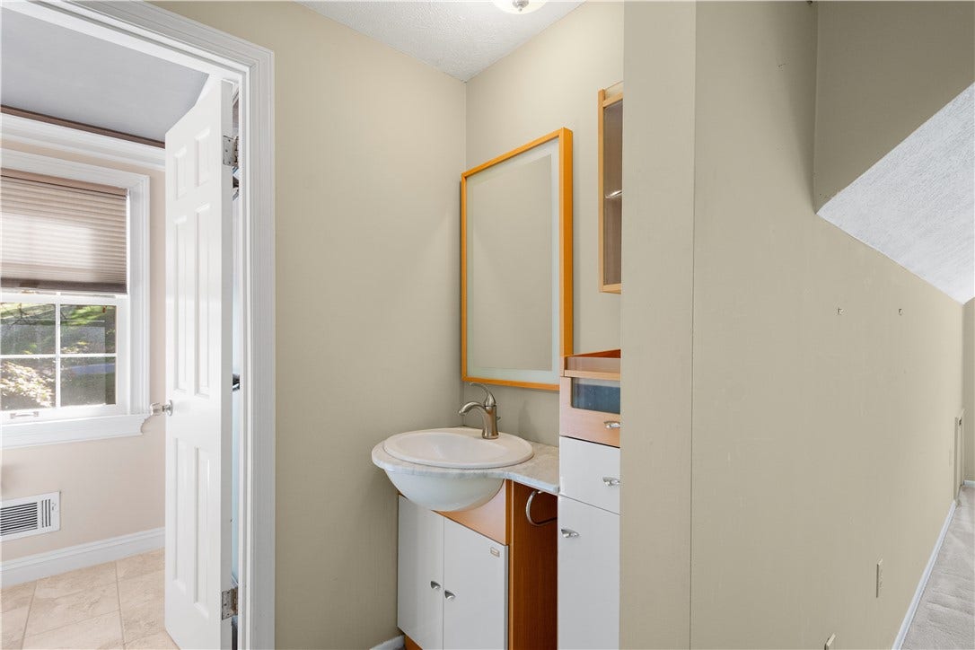 1693 Hathaway, Pittsburgh, PA 15241