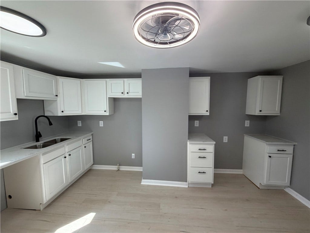 604 8th St., Irwin, PA 15642 Kitchen