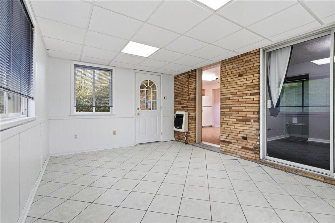 4770 Sherwood Dr, Pittsburgh, PA 15236 Heated Florida Room