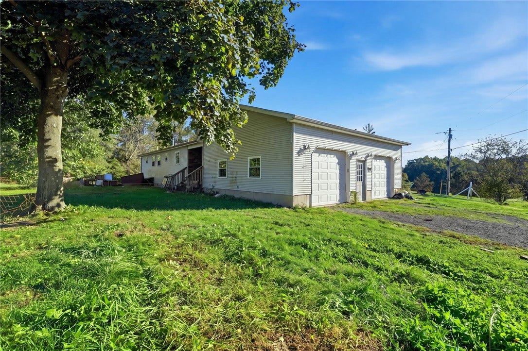 103 Serene Ln, Butler, PA 16002