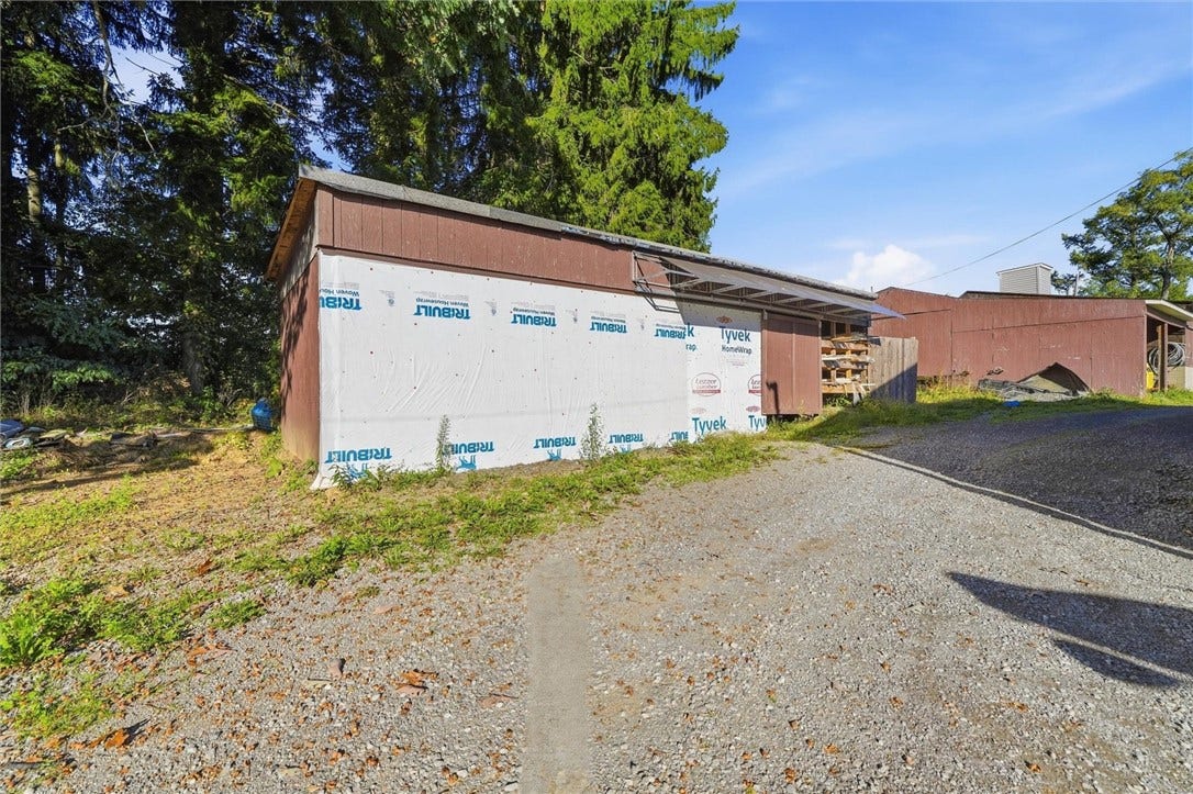 103 Serene Ln, Butler, PA 16002