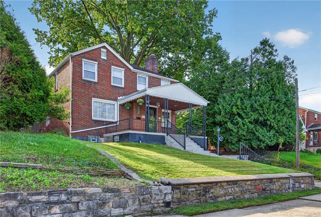 1542 Hawthorne St, 3BR, 2.5 bath home for lease