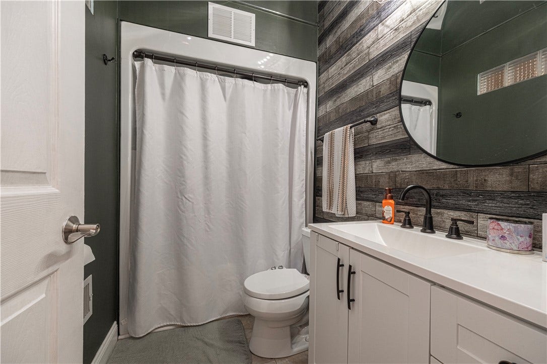 746 Carriage Cir, Pittsburgh, PA 15205 Full Bath