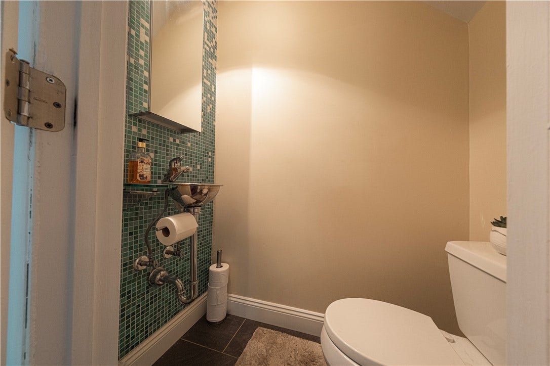 746 Carriage Cir, Pittsburgh, PA 15205 1st Flr 1/2 Bath