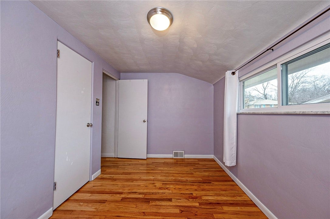Alternate view of 2nd bedroom.
