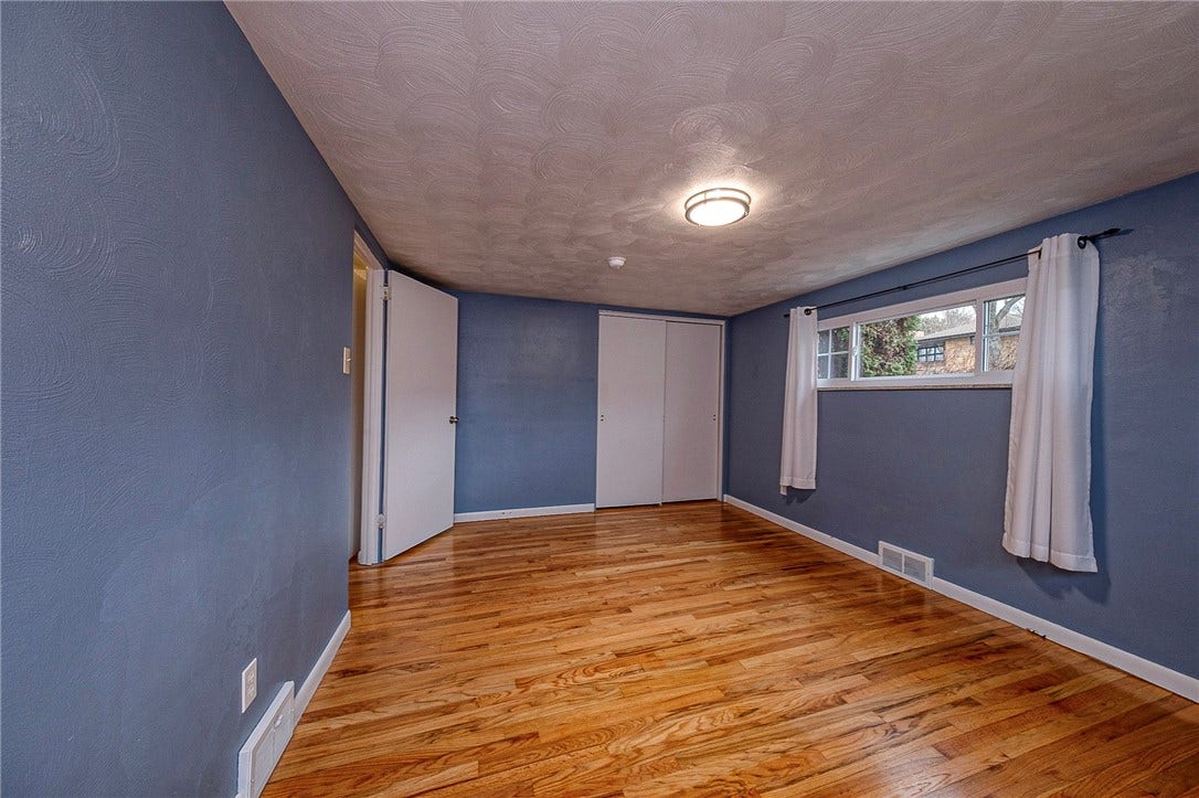 Alternate view of 3rd bedroom.