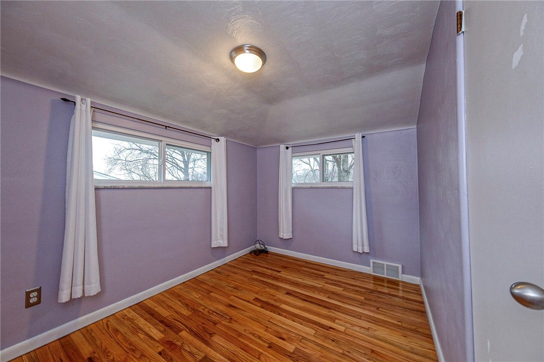 2nd bedroom is located on the upper level.