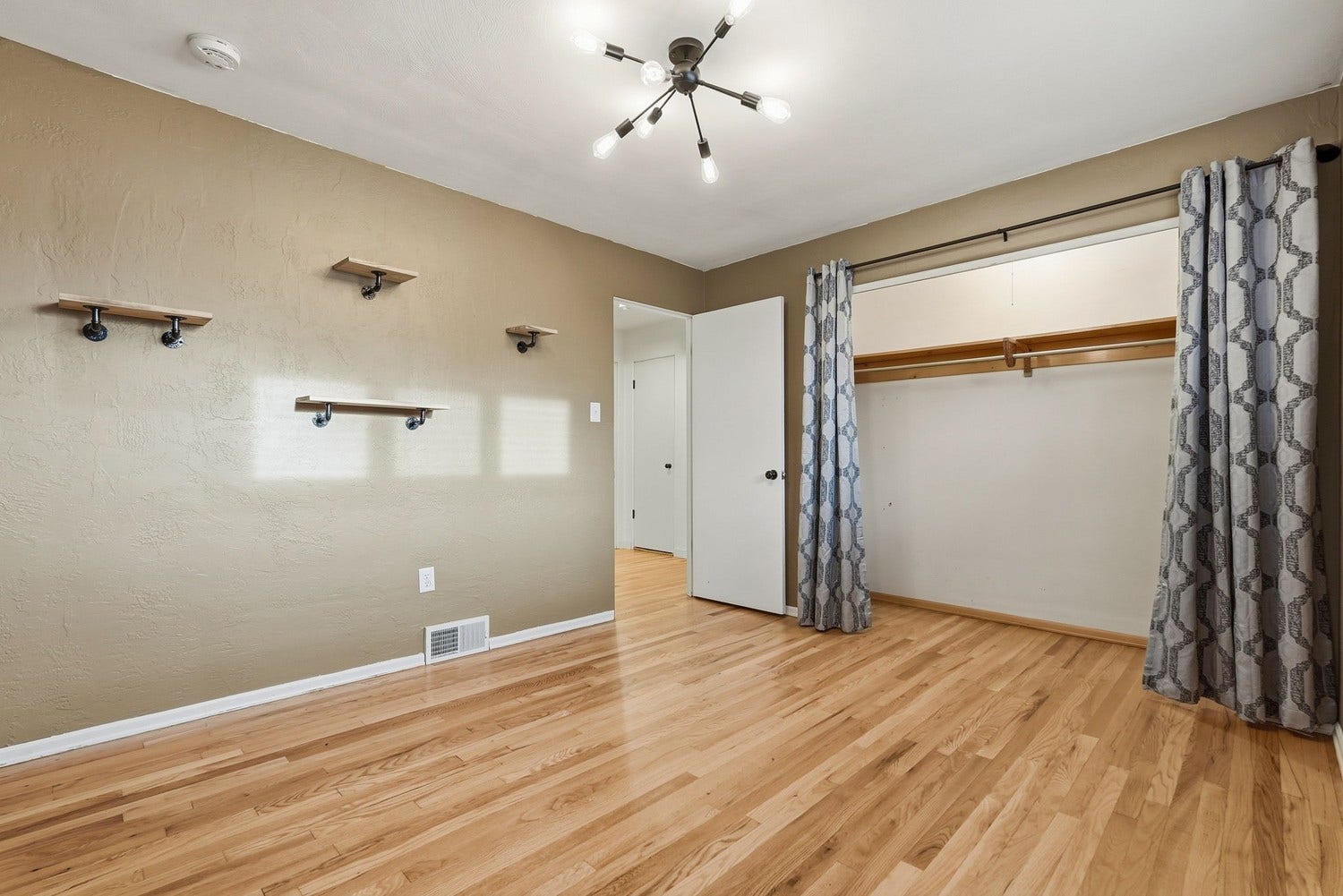 2019 Arnold Acres Drive, Pittsburgh, PA 15205