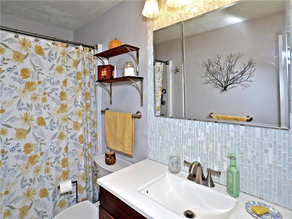 349 Oak Rd, Pittsburgh, PA 15239 349 Oak Rd, Pittsburgh, PA 15239