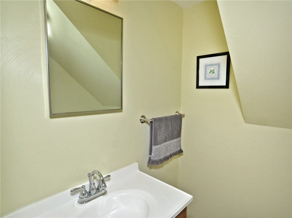349 Oak Rd, Pittsburgh, PA 15239 349 Oak Rd, Pittsburgh, PA 15239