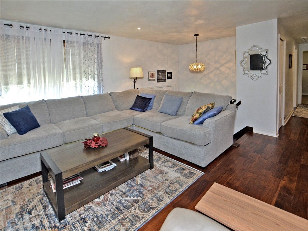 349 Oak Rd, Pittsburgh, PA 15239 349 Oak Rd, Pittsburgh, PA 15239