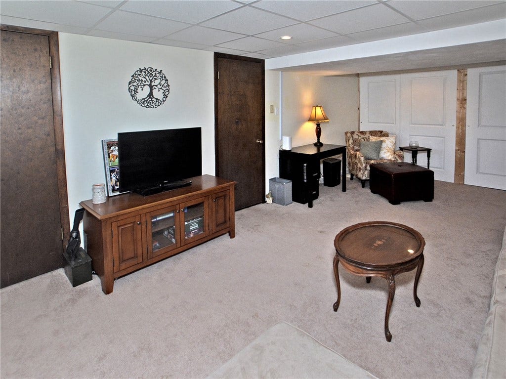349 Oak Rd, Pittsburgh, PA 15239 349 Oak Rd, Pittsburgh, PA 15239