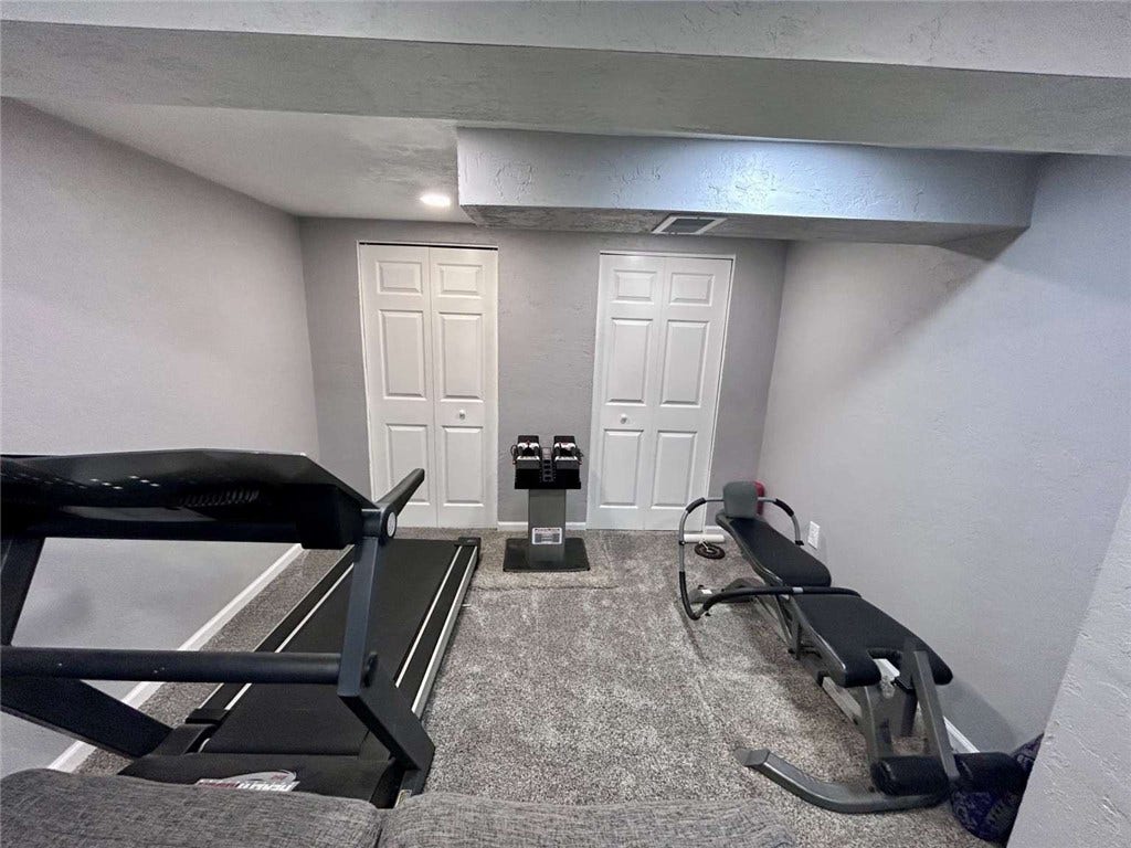 126 Mohican Dr, Greensburg, PA 15601