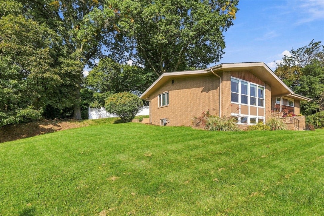 125 Schar Ct, Pittsburgh, PA 15209