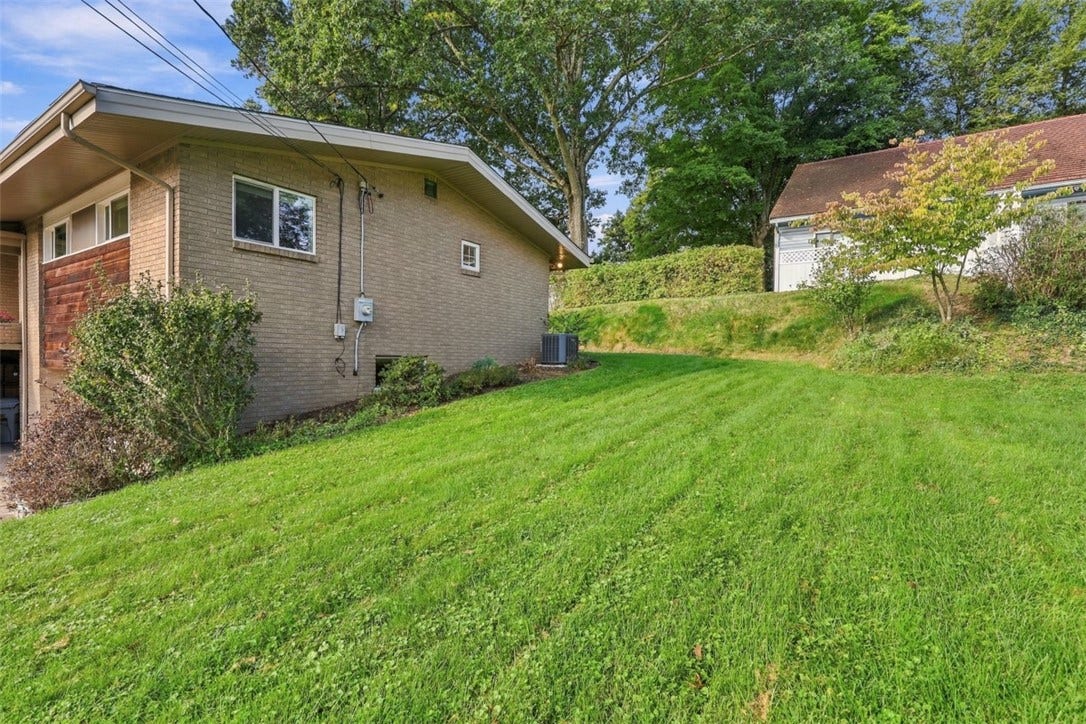125 Schar Ct, Pittsburgh, PA 15209