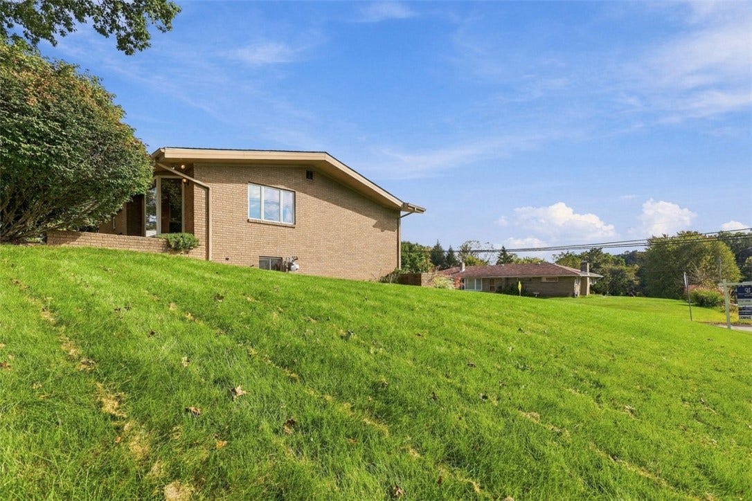 125 Schar Ct, Pittsburgh, PA 15209