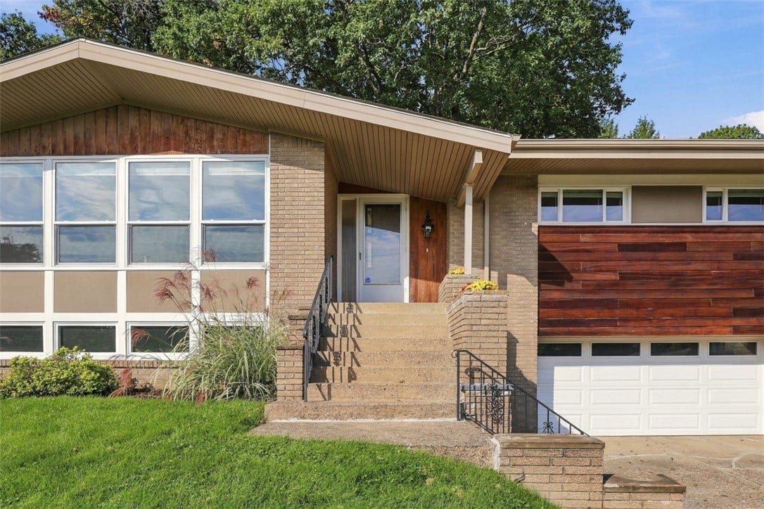 125 Schar Ct, Pittsburgh, PA 15209
