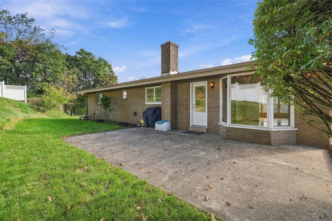 125 Schar Ct, Pittsburgh, PA 15209