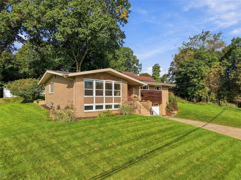 125 Schar Ct, Pittsburgh, PA 15209