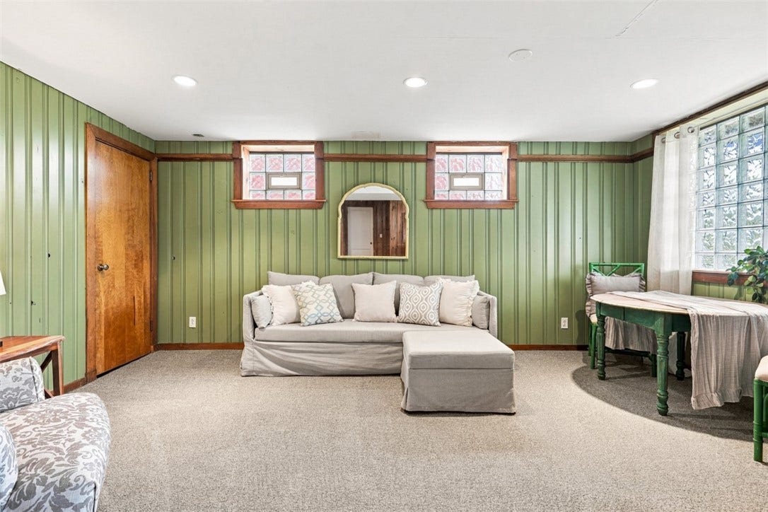 1118 Girard Rd, Pittsburgh, PA 15227 1118 Girard Rd, Pittsburgh, PA 15227