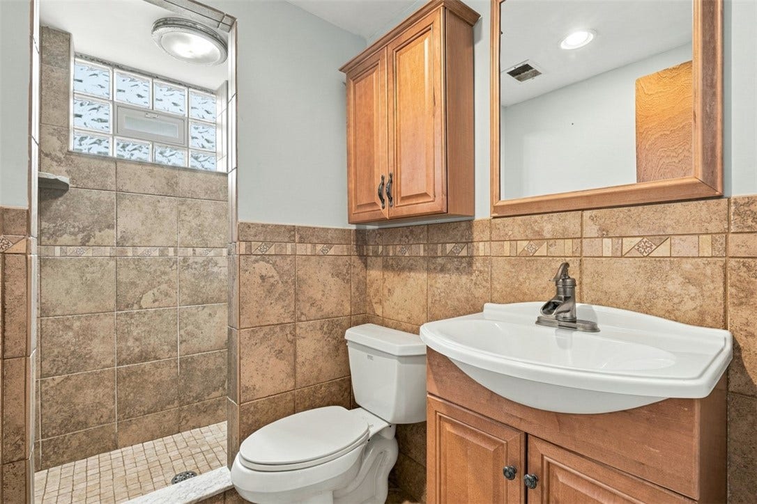 1118 Girard Rd, Pittsburgh, PA 15227 1118 Girard Rd, Pittsburgh, PA 15227