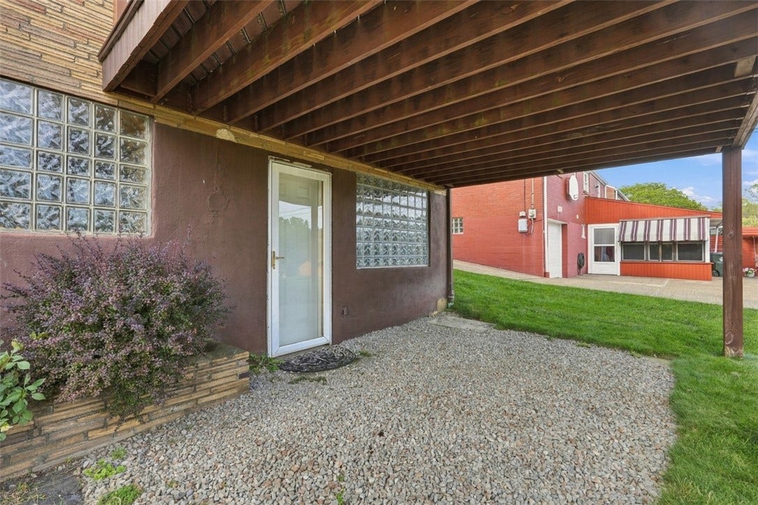 1118 Girard Rd, Pittsburgh, PA 15227 1118 Girard Rd, Pittsburgh, PA 15227