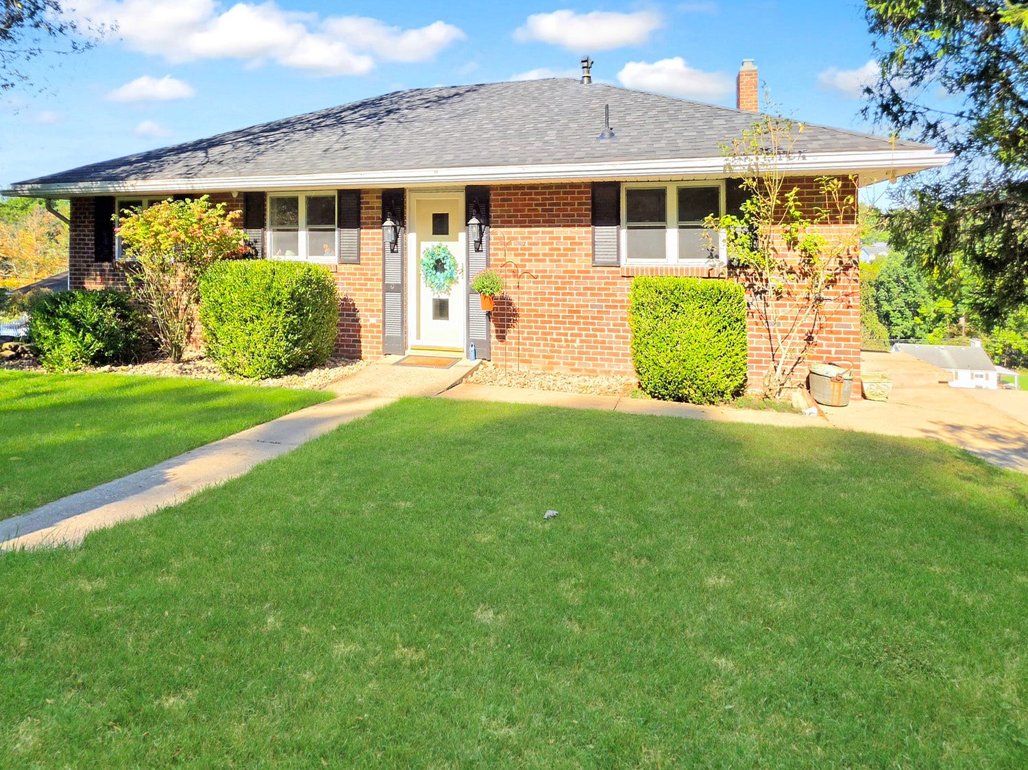 1345 Clifton Road, Washington, PA 15301