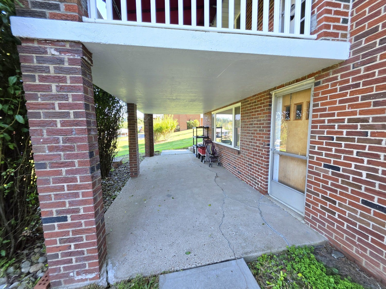 1345 Clifton Road, Washington, PA 15301
