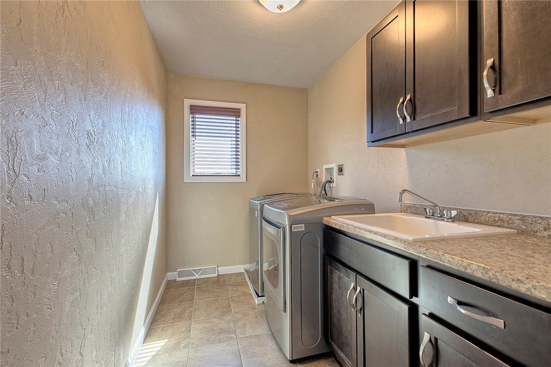 7521 Natalie Ln, North Huntingdon, PA 15642