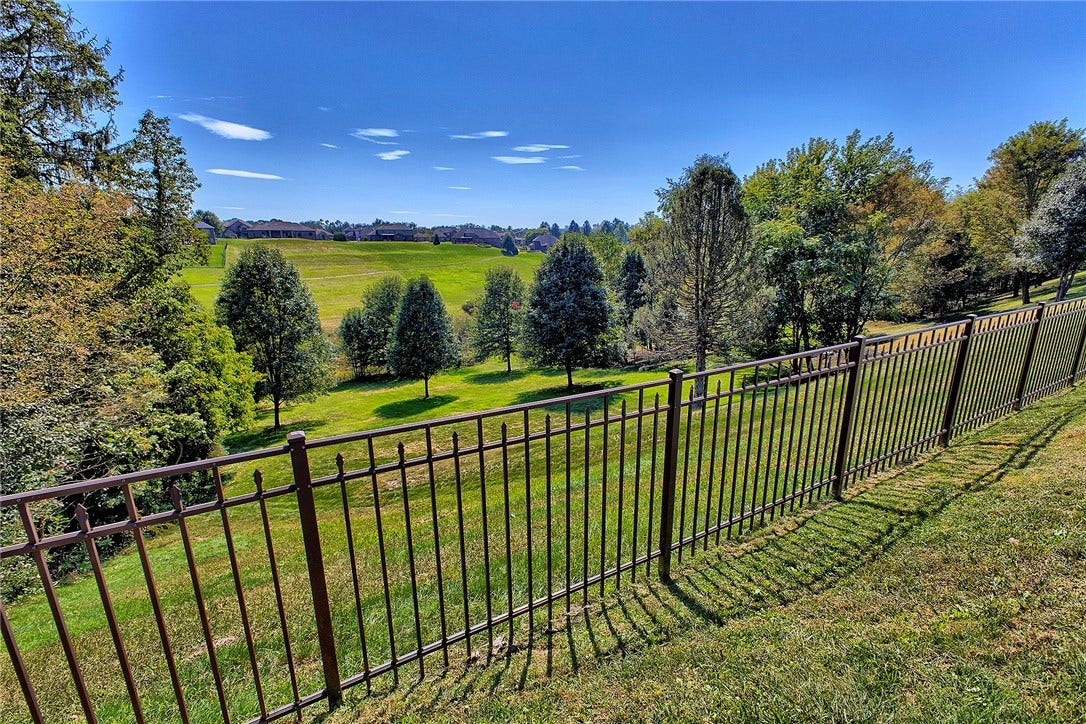 7521 Natalie Ln, North Huntingdon, PA 15642