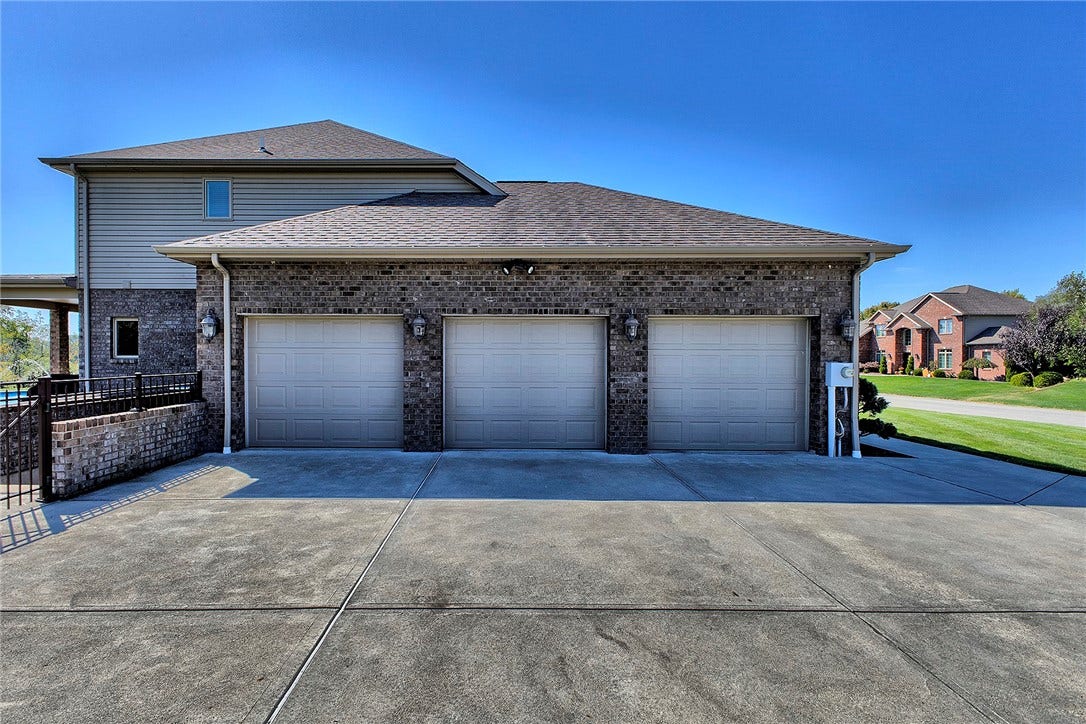 7521 Natalie Ln, North Huntingdon, PA 15642