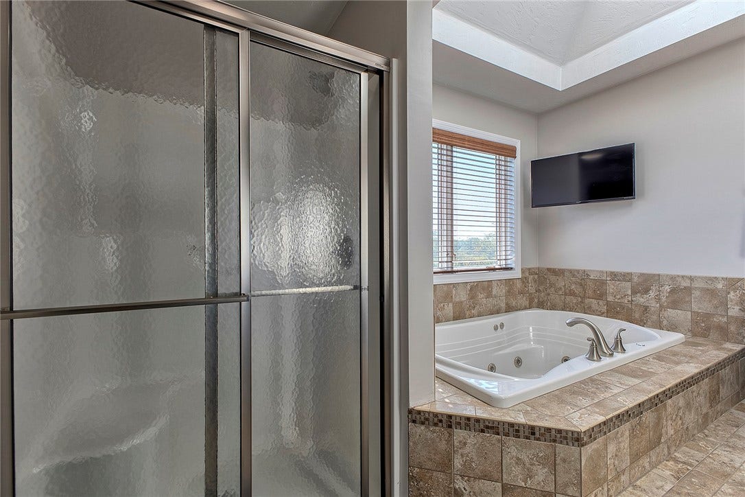 7521 Natalie Ln, North Huntingdon, PA 15642