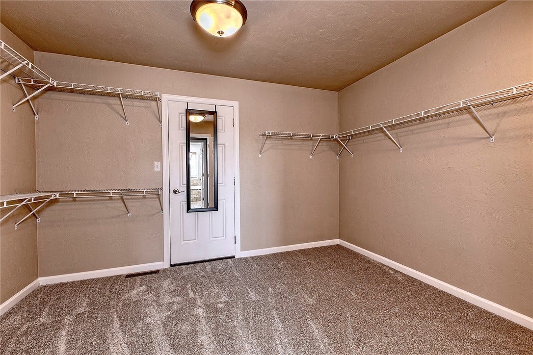7521 Natalie Ln, North Huntingdon, PA 15642