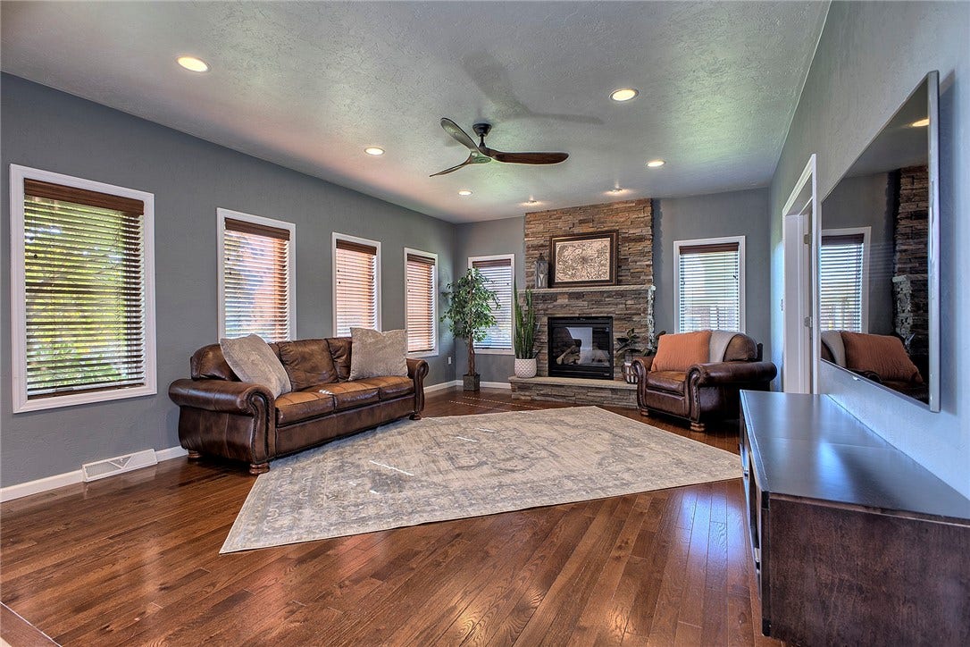 7521 Natalie Ln, North Huntingdon, PA 15642