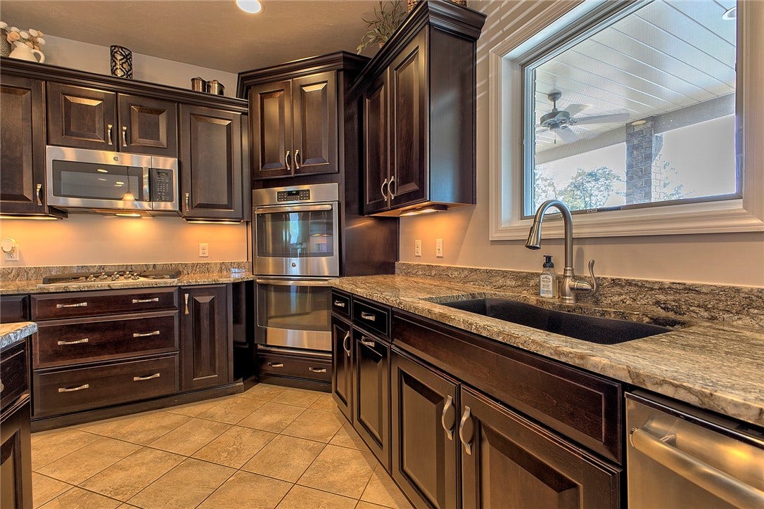 7521 Natalie Ln, North Huntingdon, PA 15642