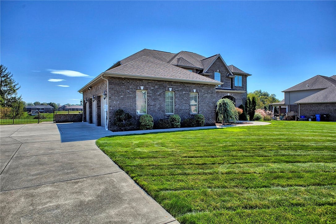 7521 Natalie Ln, North Huntingdon, PA 15642