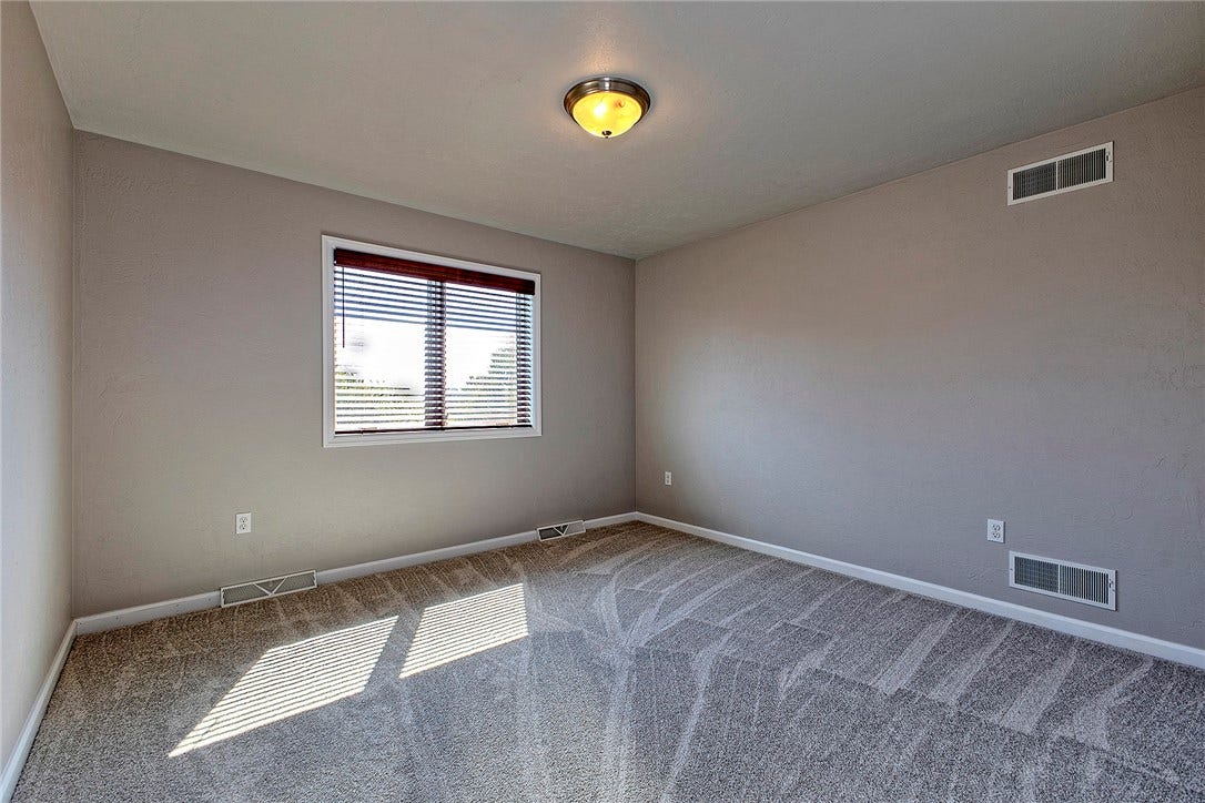 7521 Natalie Ln, North Huntingdon, PA 15642