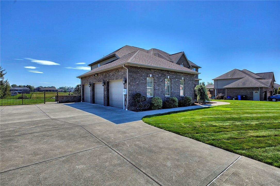 7521 Natalie Ln, North Huntingdon, PA 15642