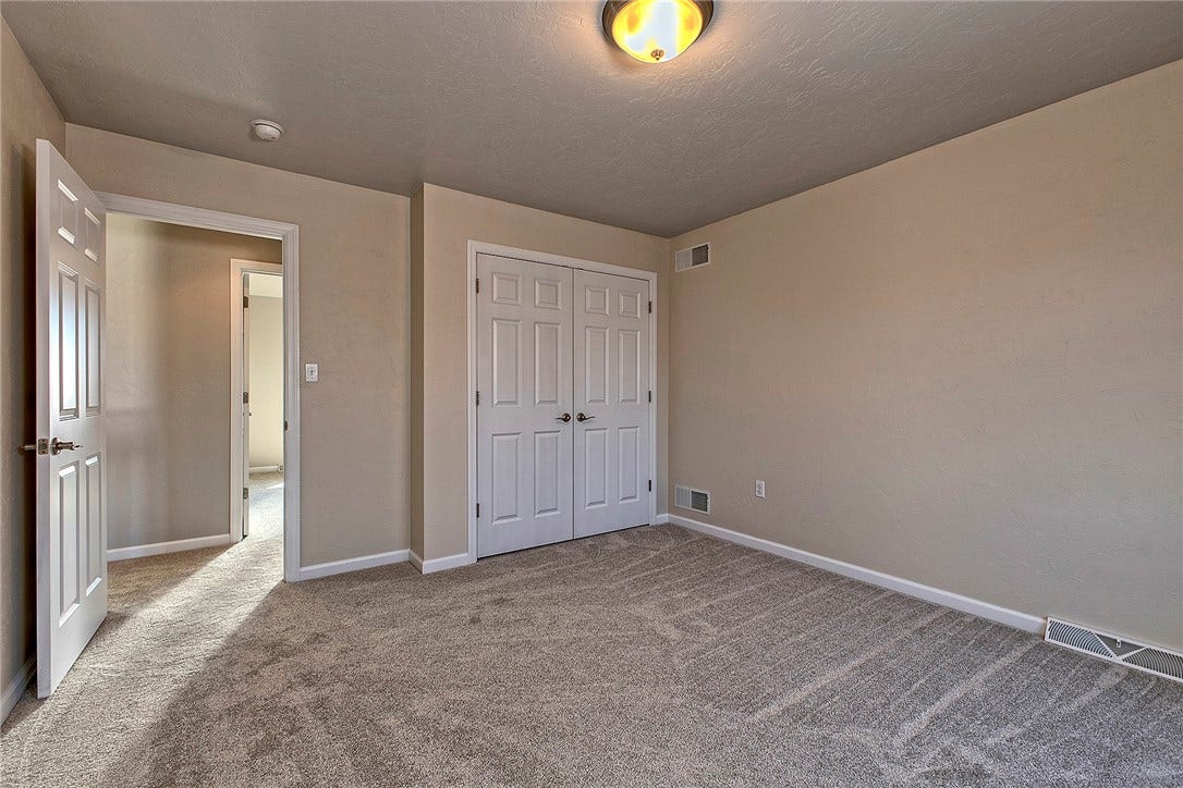 7521 Natalie Ln, North Huntingdon, PA 15642