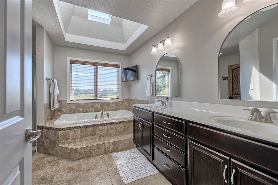 7521 Natalie Ln, North Huntingdon, PA 15642