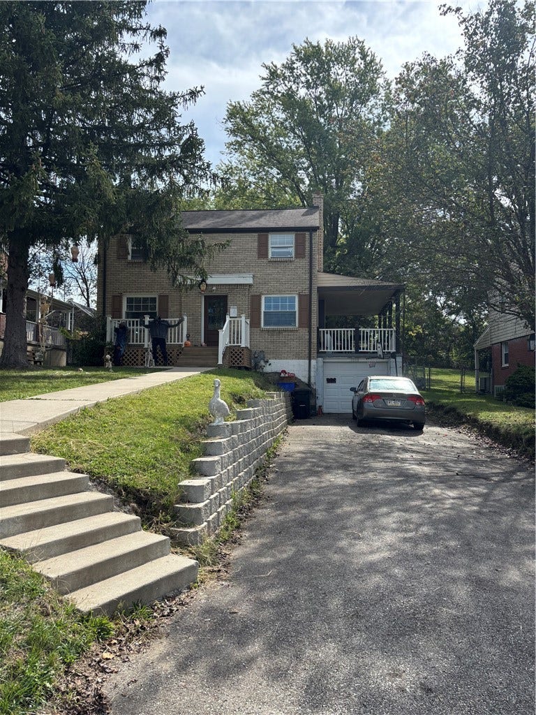 1008 Fidelity, Pittsburgh, PA 15236 This home boasts beauty and updates throughout