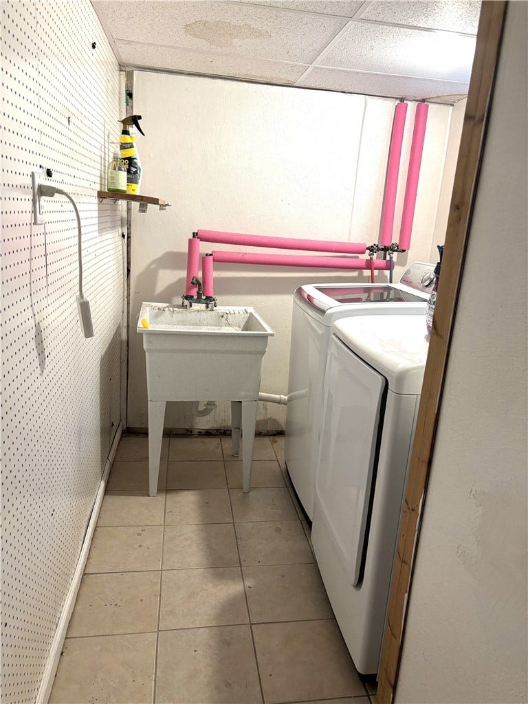 1008 Fidelity, Pittsburgh, PA 15236 laundry area with washer and dryer