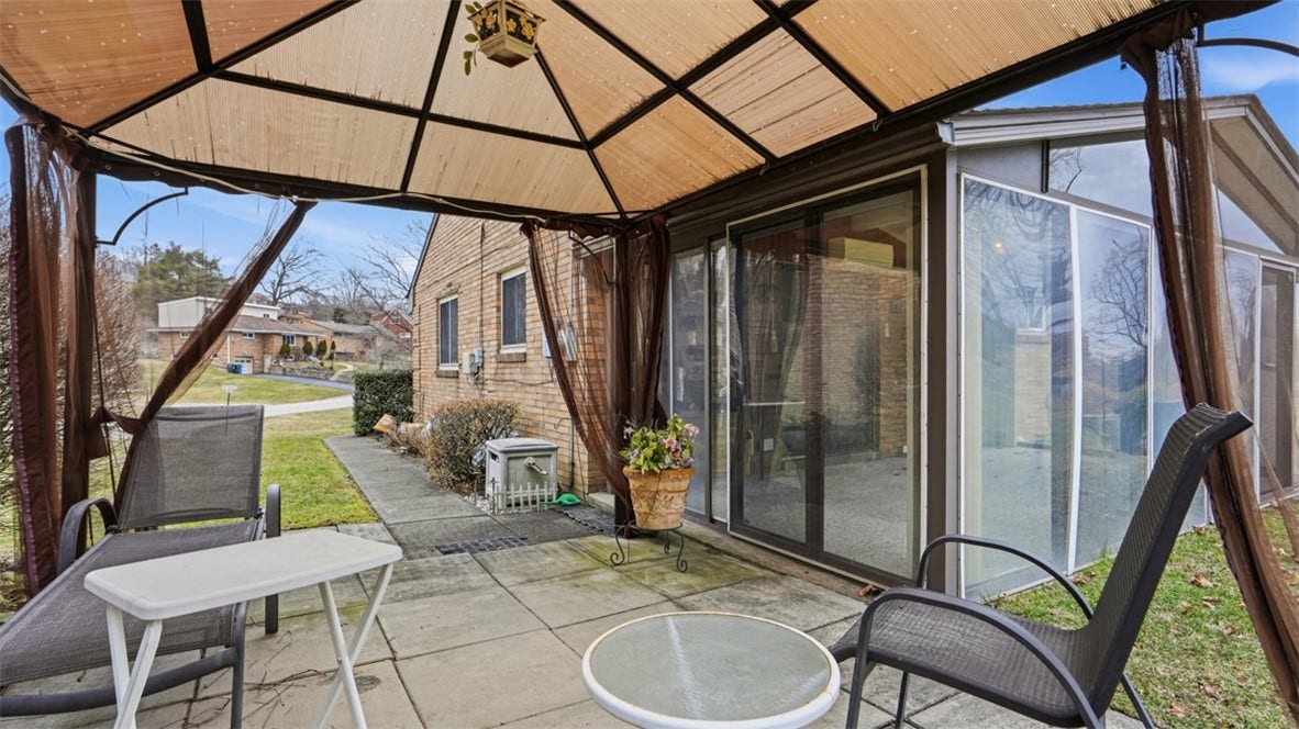 4782 Barone Dr, Pittsburgh, PA 15227 4782 Barone Dr, Pittsburgh, PA 15227