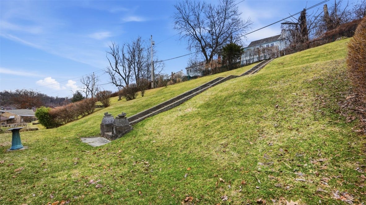 4782 Barone Dr, Pittsburgh, PA 15227 4782 Barone Dr, Pittsburgh, PA 15227