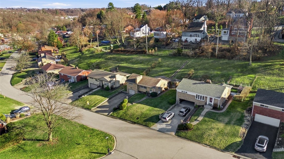 4782 Barone Dr, Pittsburgh, PA 15227 4782 Barone Dr, Pittsburgh, PA 15227