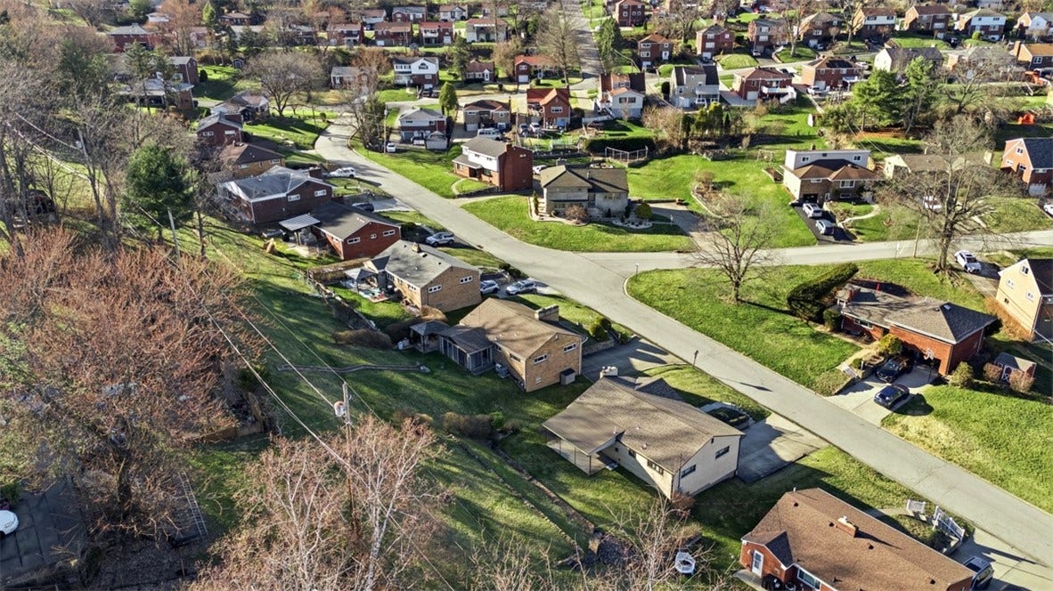 4782 Barone Dr, Pittsburgh, PA 15227 4782 Barone Dr, Pittsburgh, PA 15227